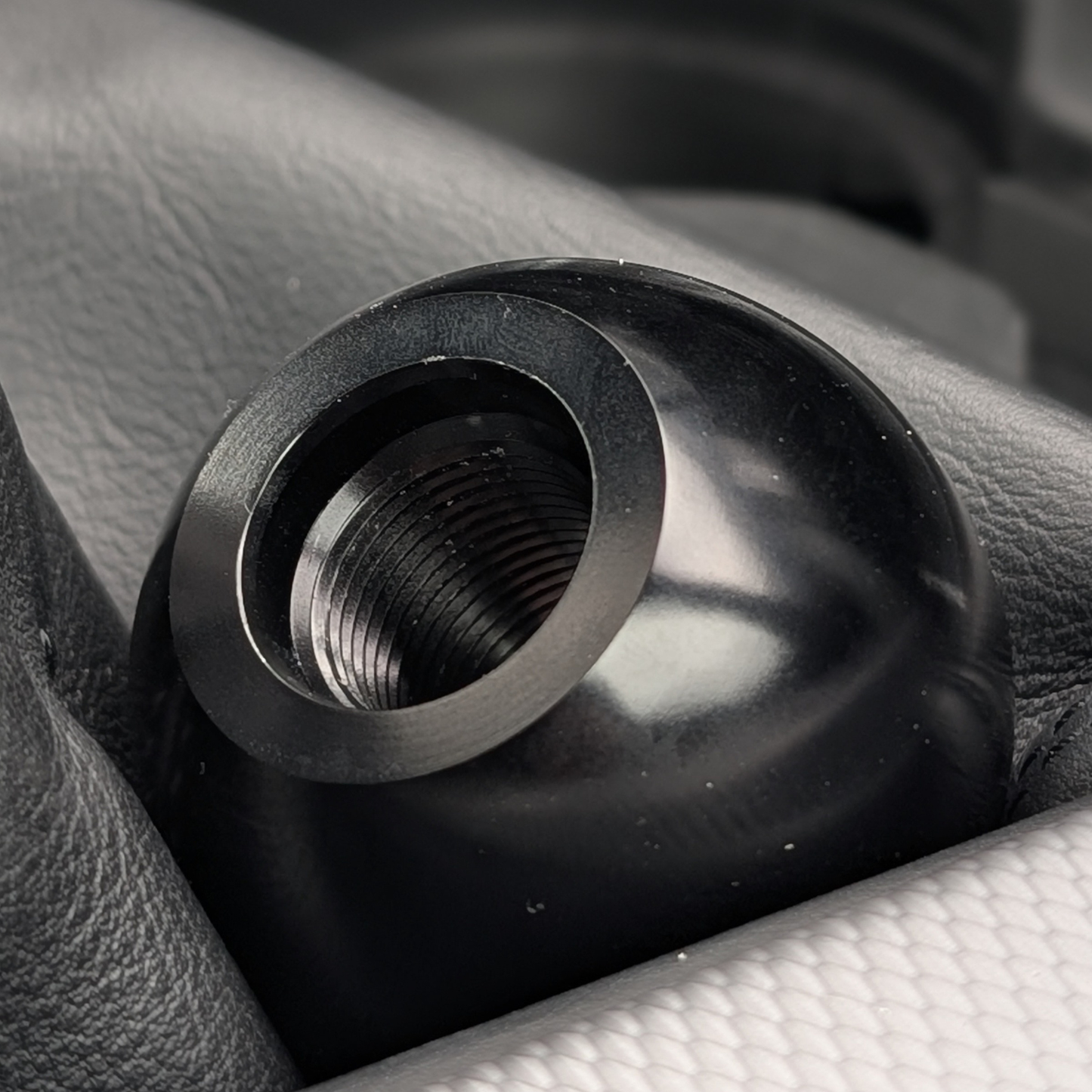 Vaihdekepin nuppi Pallo musta